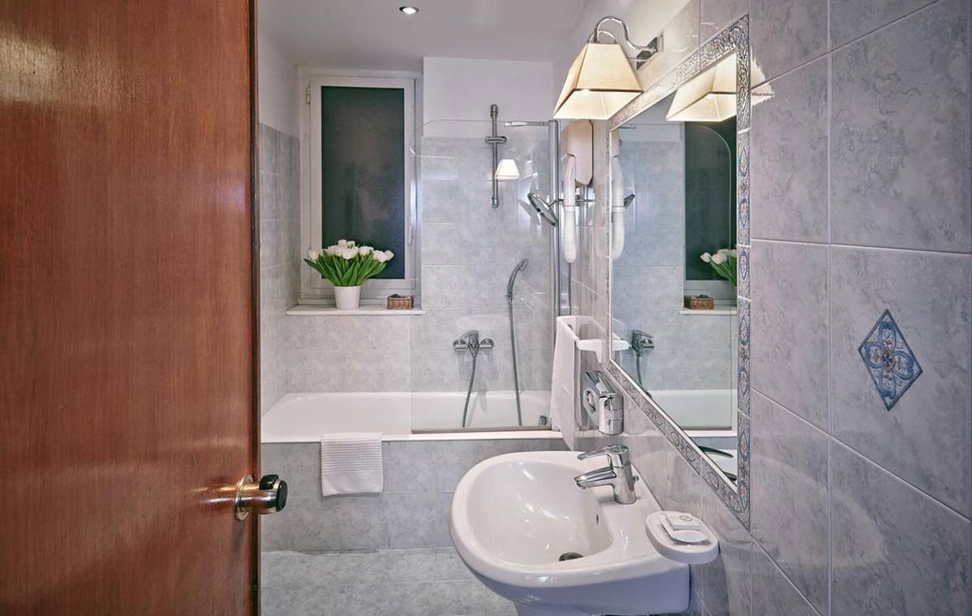 Hotel-Napoleon-Room-26