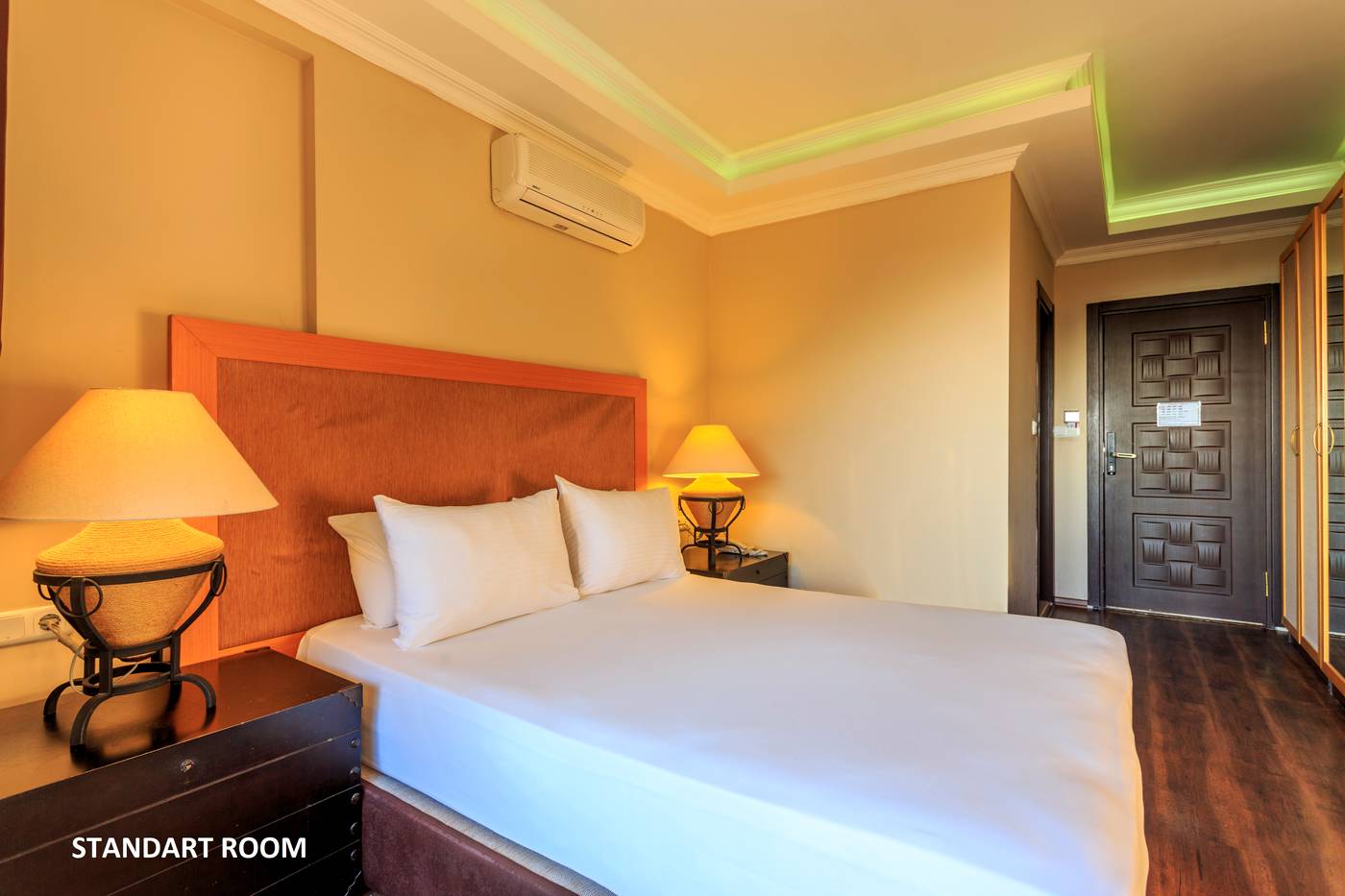Manaspark-Deluxe-Hotel-Room-35