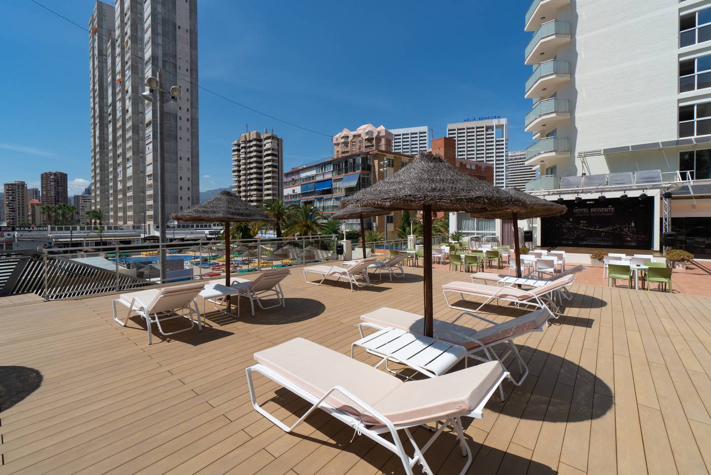 Medplaya-Hotel-Regente-Pool-10