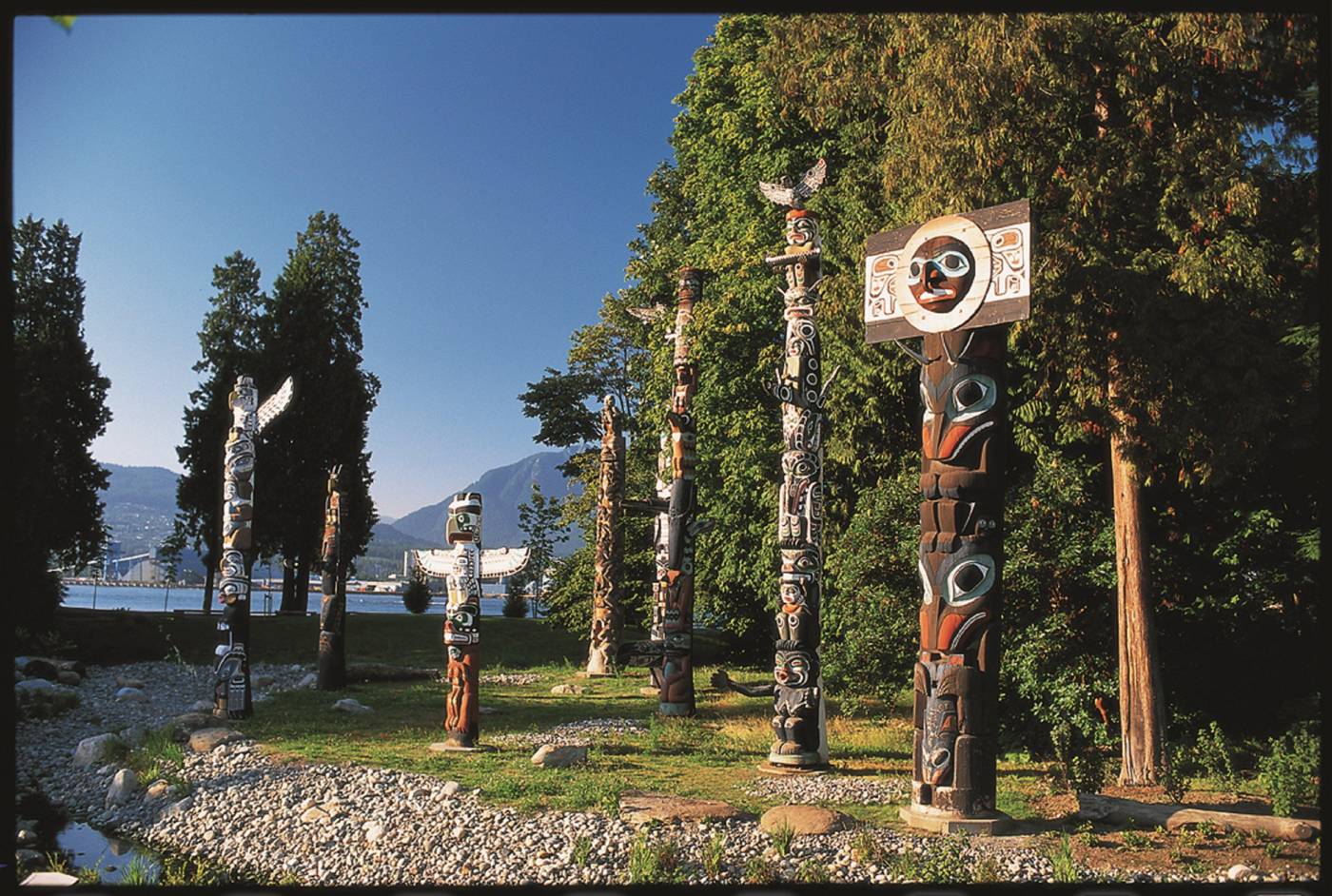 Holiday-Inn---Suites-North-Vancouver-General-view-48