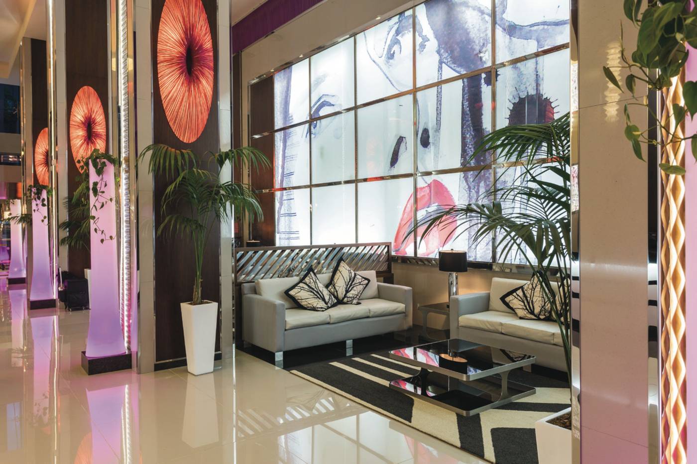 Riu-Plaza-New-York-Times-Square-Lobby-13