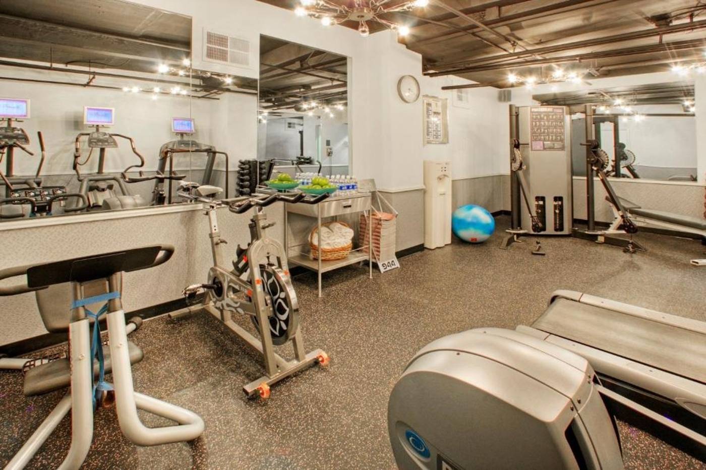 Hotel Triton - United States - SAN FRANCISCO - Sports and Entertainment - 5