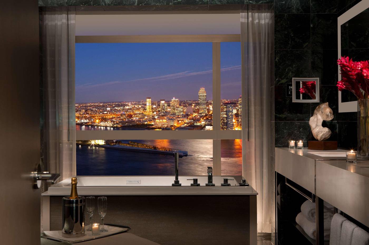 Millennium-Hilton-New-York-One-UN-Plaza-Room-73