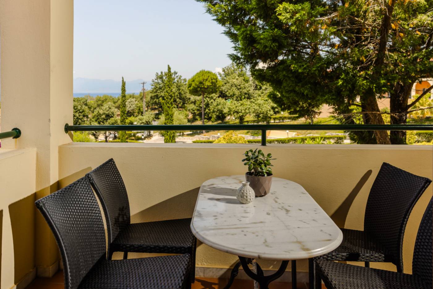 Century-Resort-Apartments-Room-91