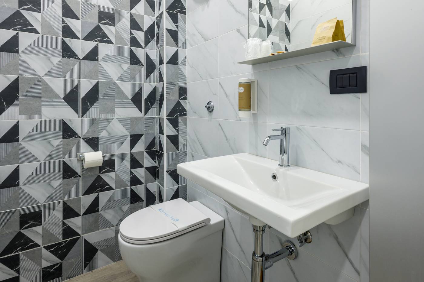 Crossroad-Hotel-Room-28