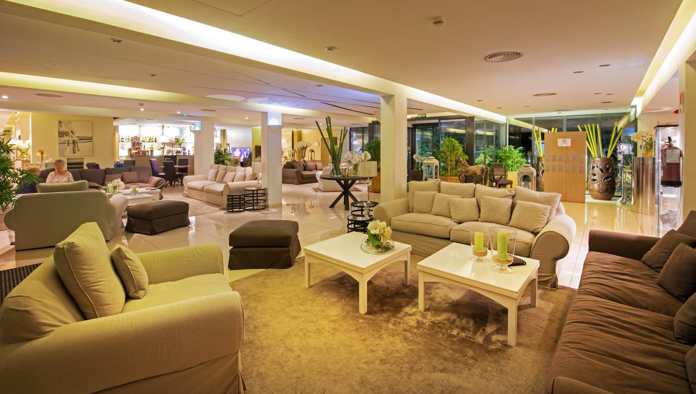 Eden-Park-Lobby-47