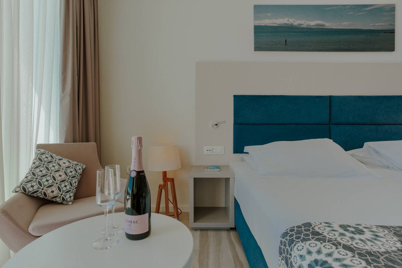 Romana-Beach-Apartments-Room-32