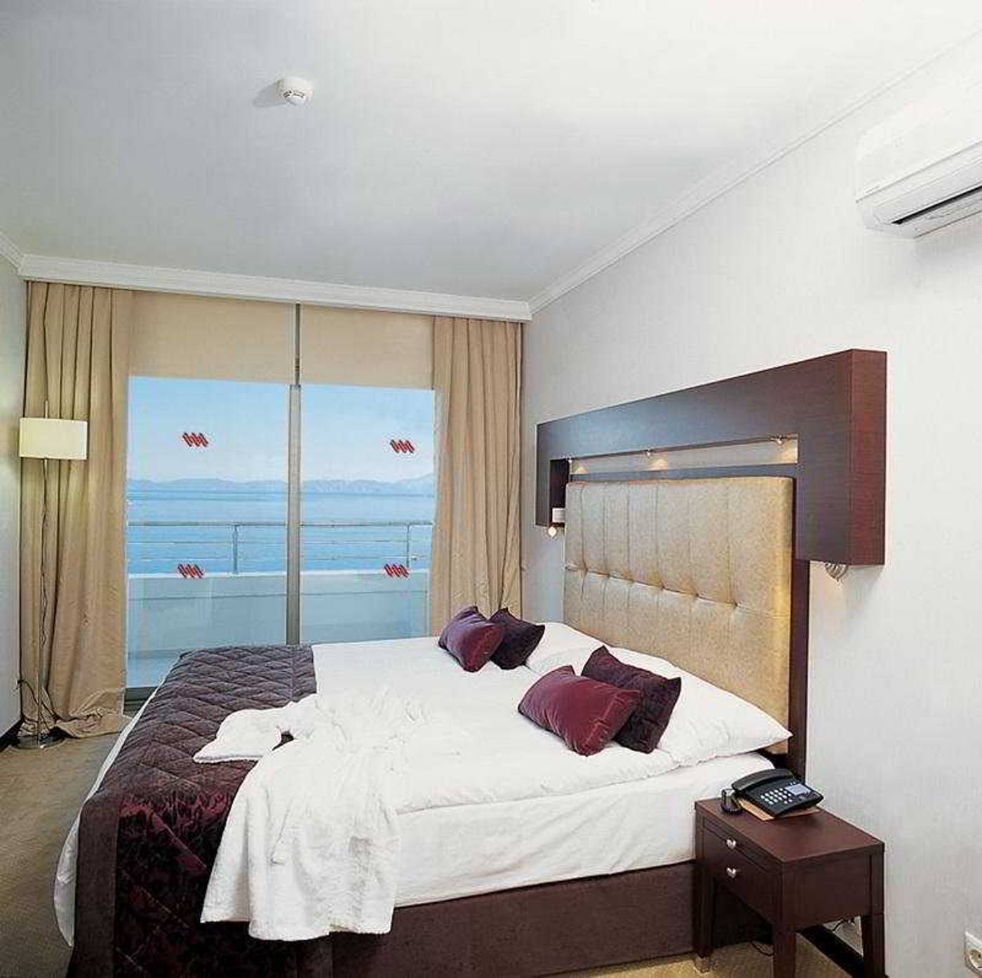 Korumar-Hotel-De-Luxe-Room-20