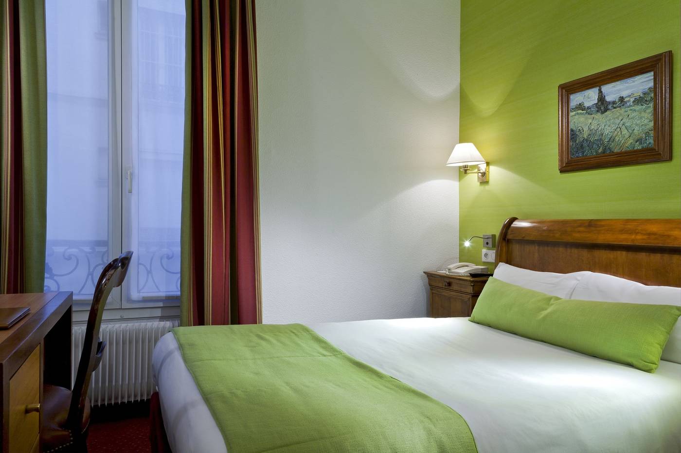 Best-Western-Tour-Eiffel-Invalides-Room-13