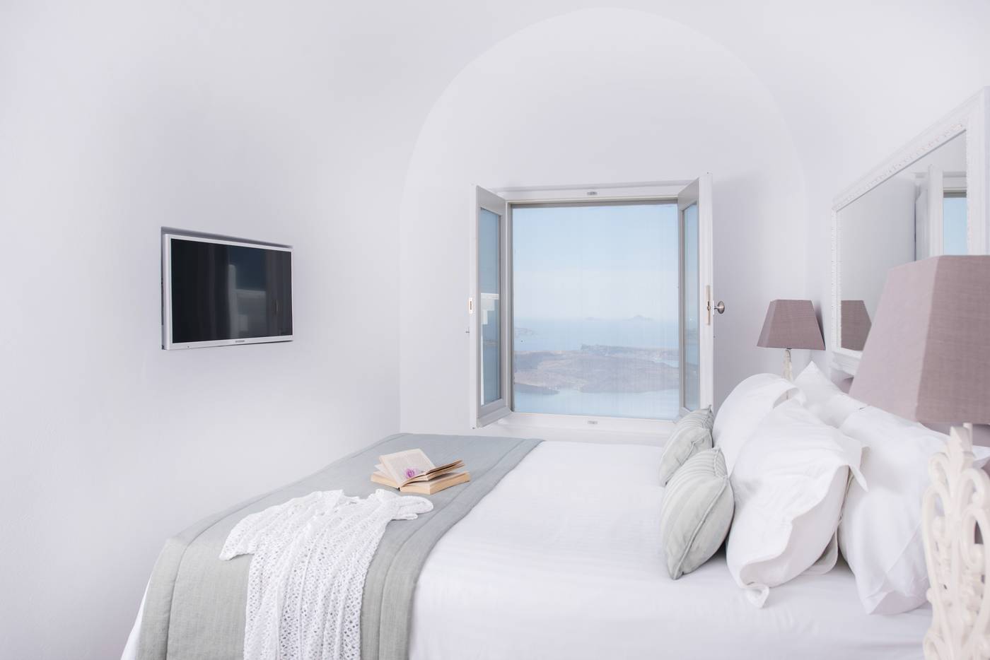 Aqua-Luxury-Suites-Room-21