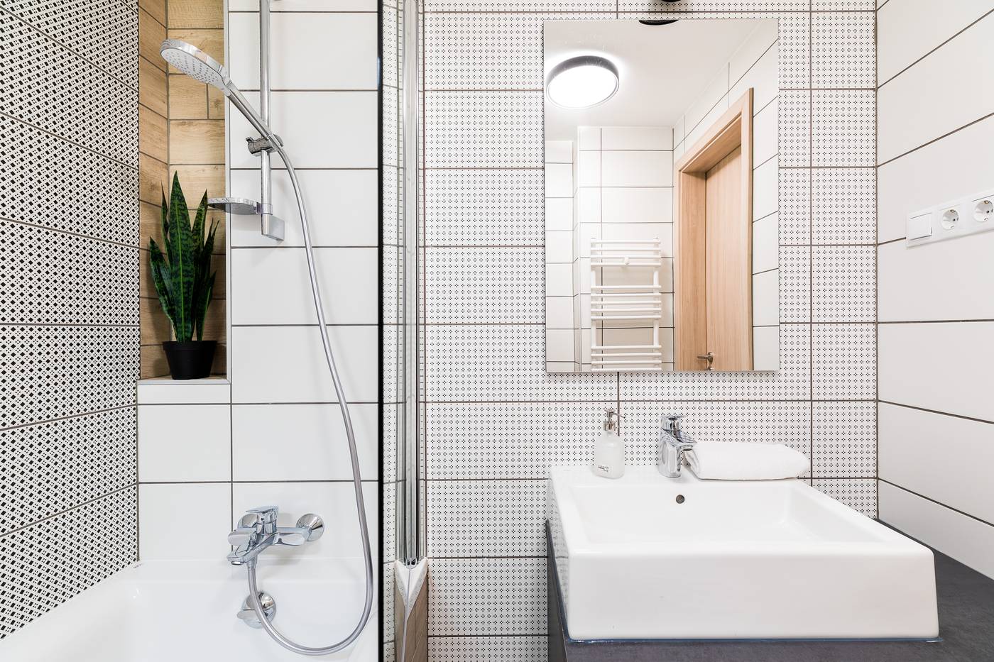 Vagabond-Broadway-Room-41