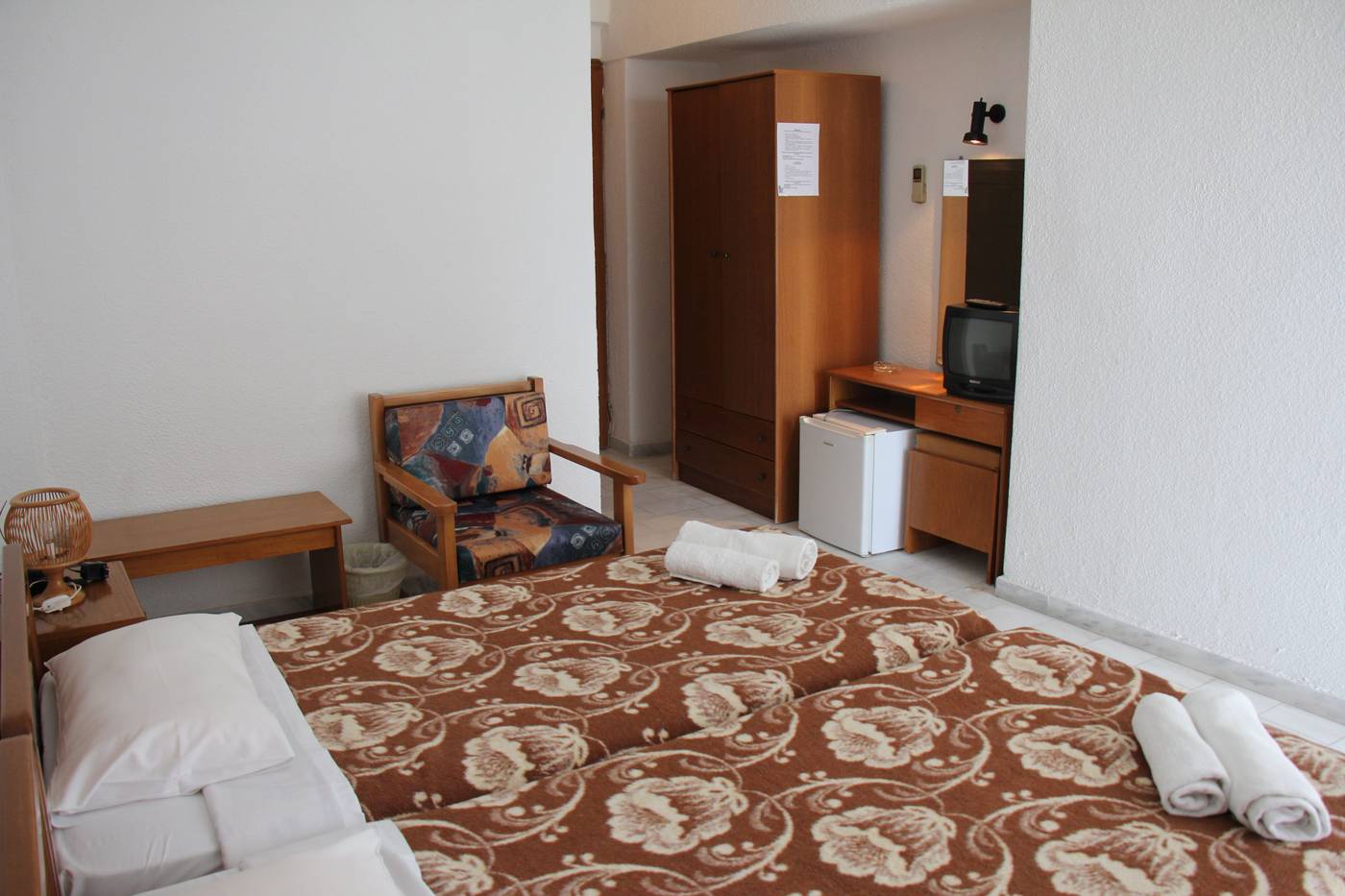 Pashos-Hotel-Room-9