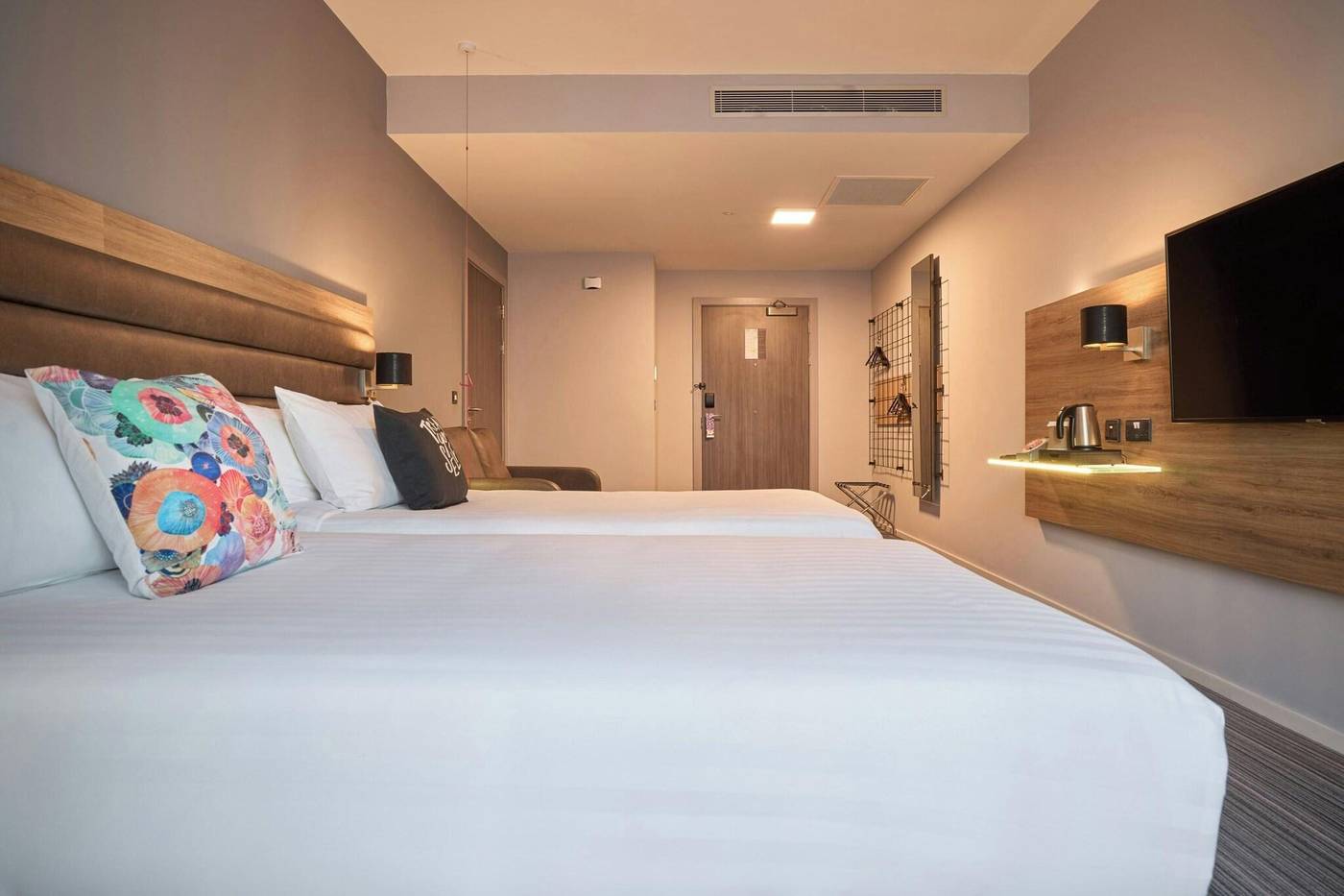 Moxy-Dublin-City-Room-32