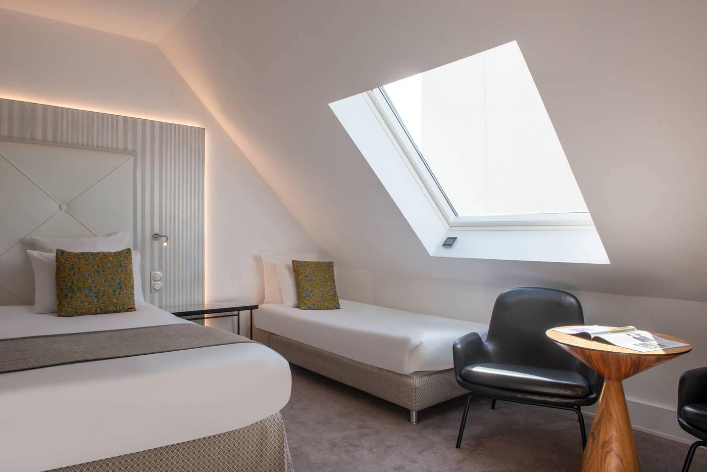Le-Parisis-Hotel-Room-19
