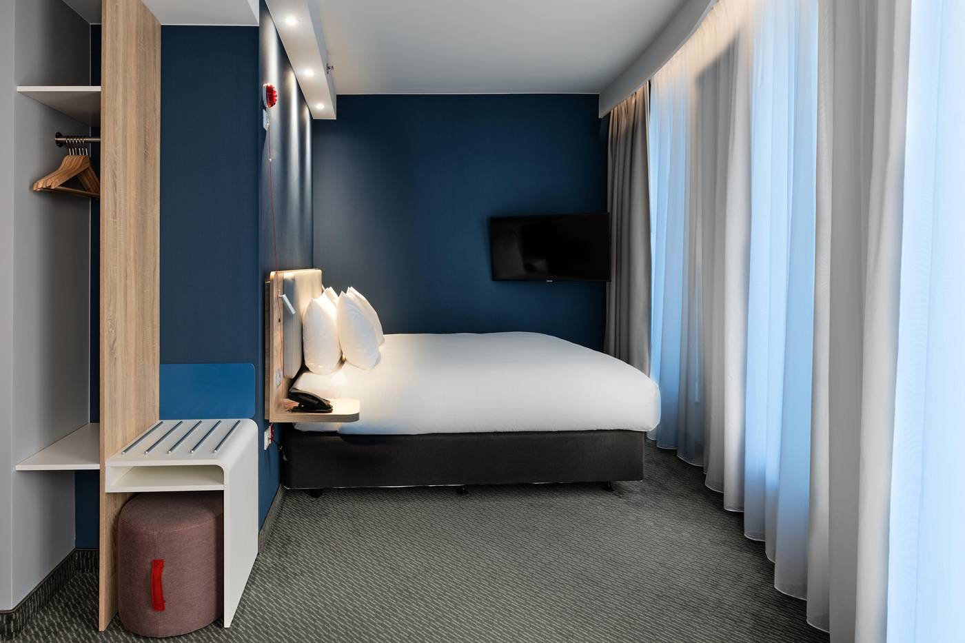 Holiday-Inn-Express-Warsaw---The-HUB-Room-29