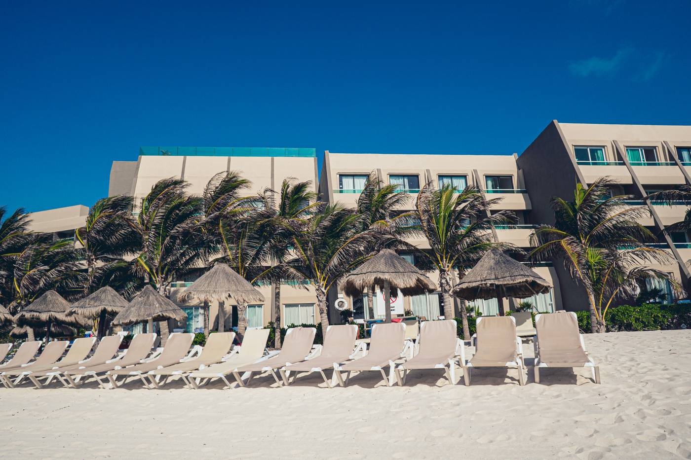 Flamingo-Cancun-Resort-Beach-10