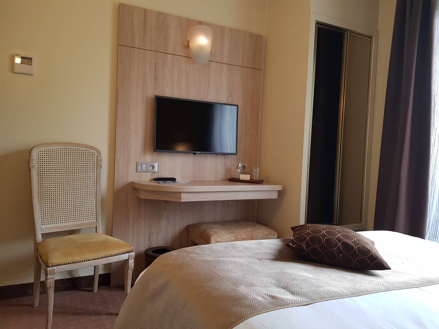 Hotel-Champerret-Elysees-Room-24