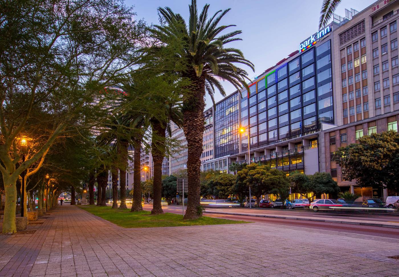 Park-Inn-by-Radisson-Cape-Town-Foreshore-General-view-2