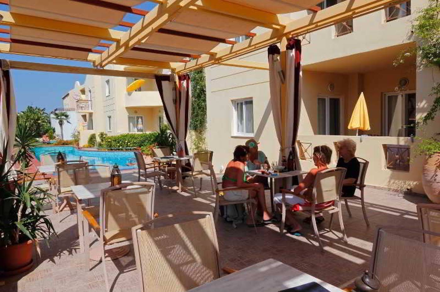 Lambrinos-Suites-Bar-6