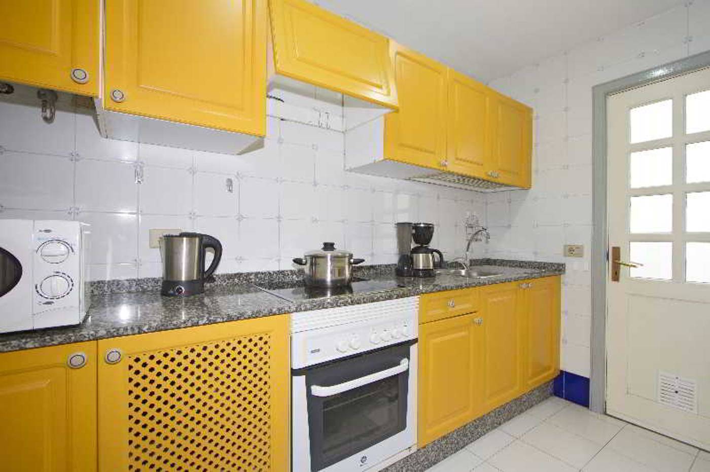 Guinate-Club-Room-25