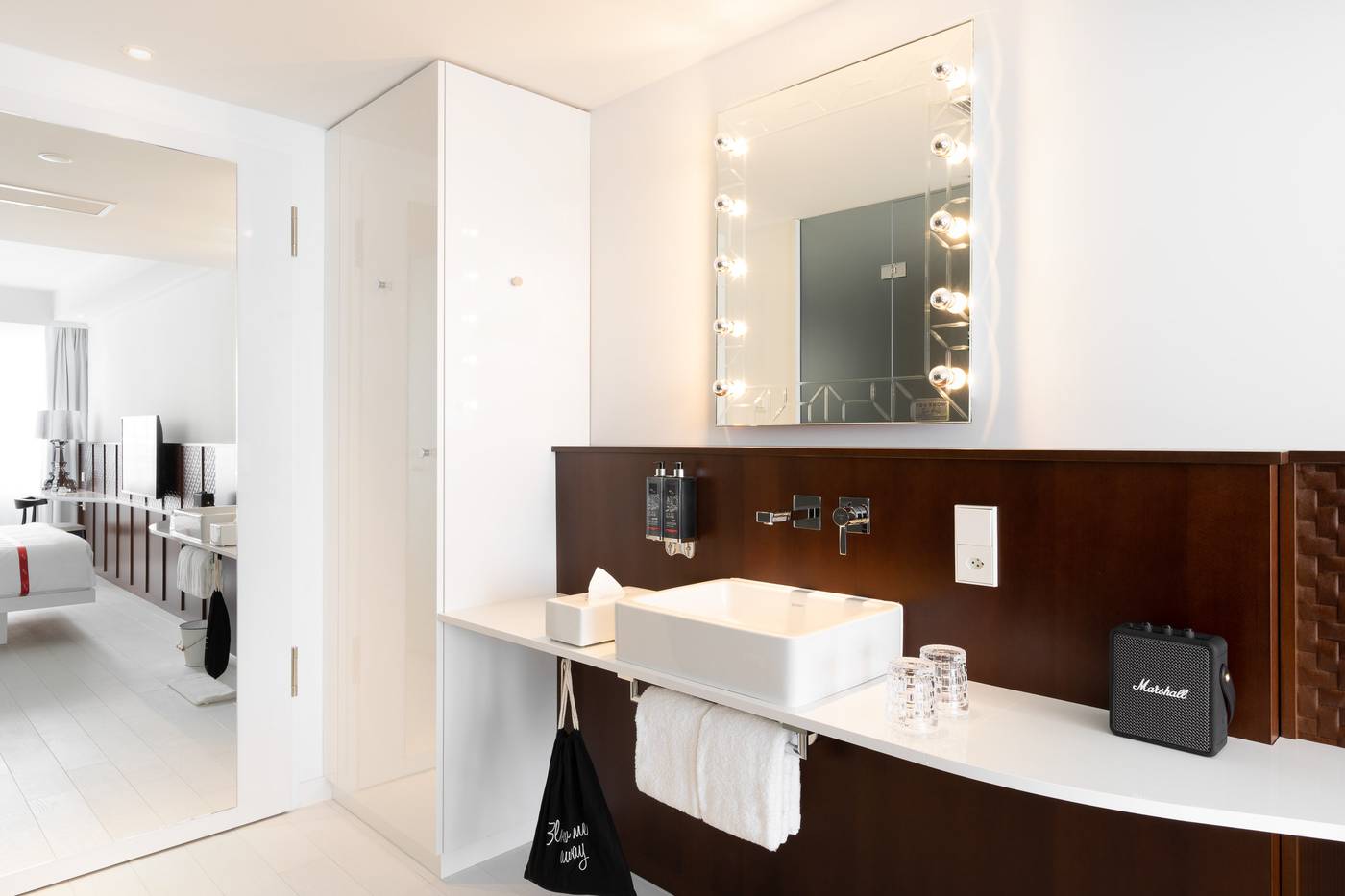 Ruby-Claire-Hotel---Bar-Room-24