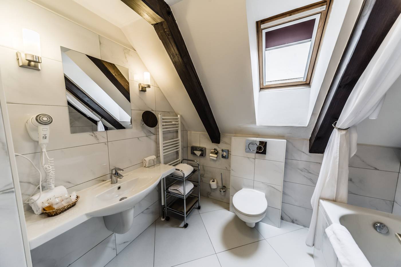 Archibald-at-the-Charles-Bridge-Room-33