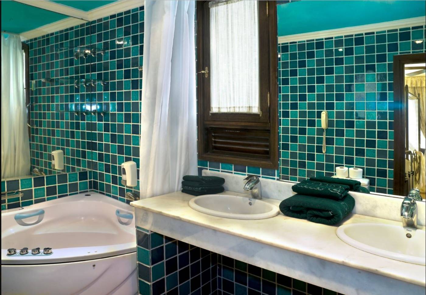 Regency-Country-Club-Room-37