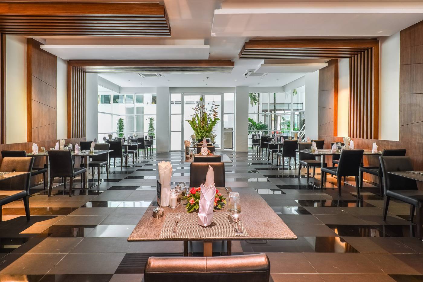 Fishermen-s-Harbour-Urban-Resort-Restaurant-29