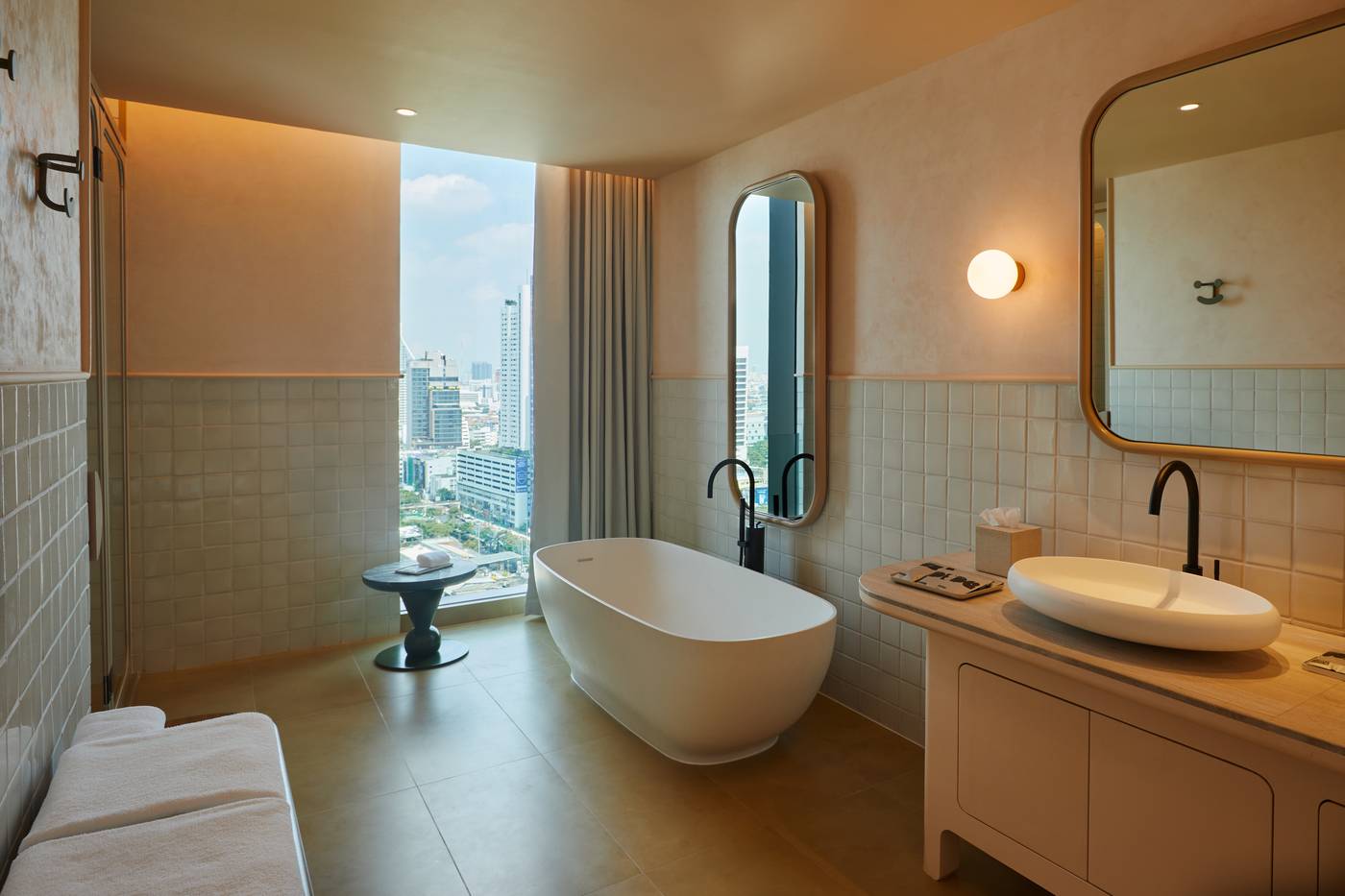 The-Standard--Bangkok-Mahanakhon-Room-34
