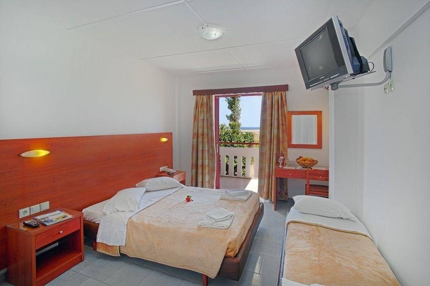 Sunny-View-Hotel-Room-9