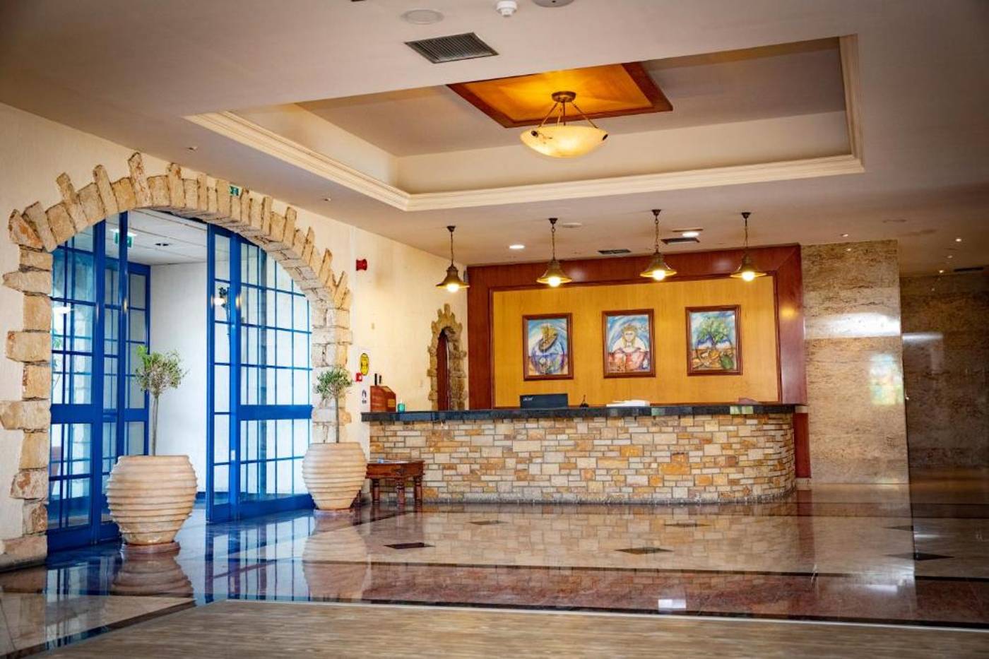 Navarria-Lobby-29