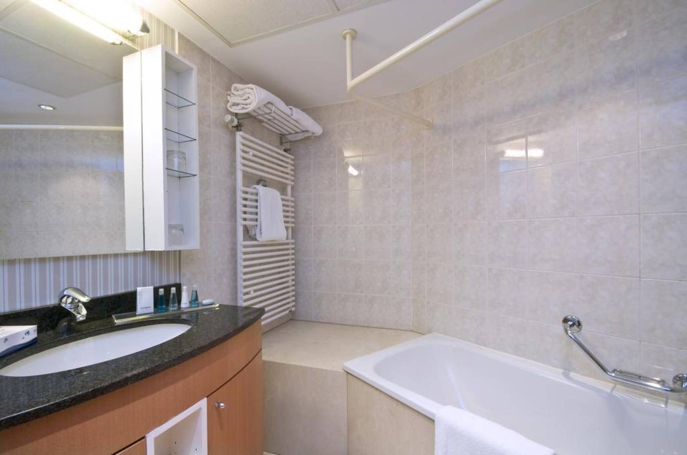 B-Aparthotel-Ambiorix-Room-27