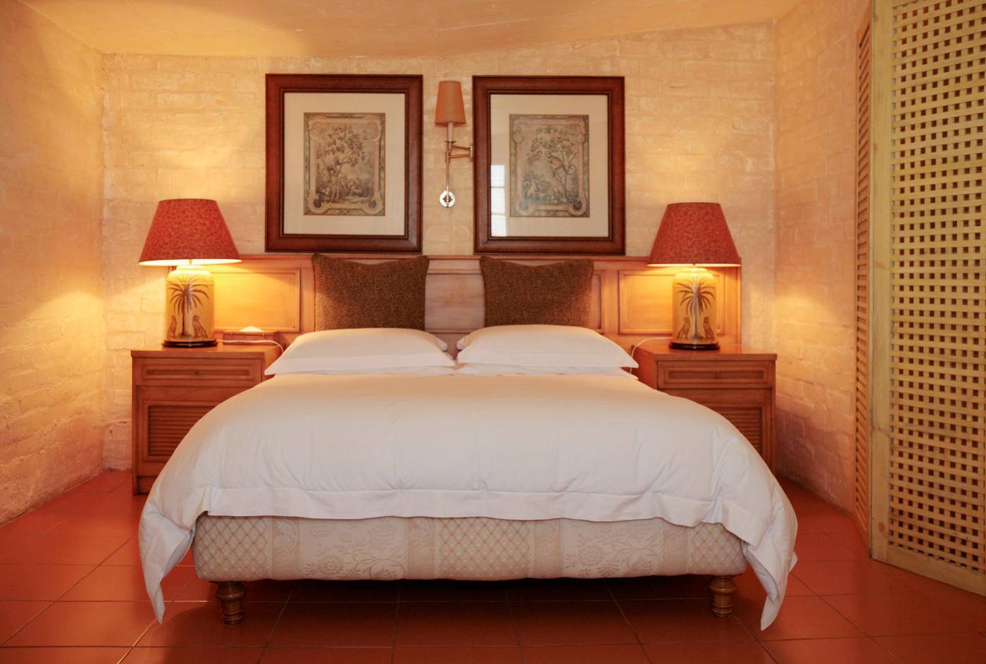 Colona-Castle-Room-21