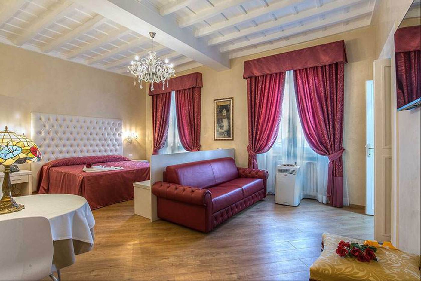 Trevi-Rome-Suite-Room-17