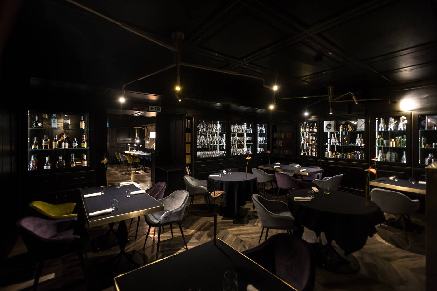 The-H-All-Tailor-Suite-Roma-Restaurant-16