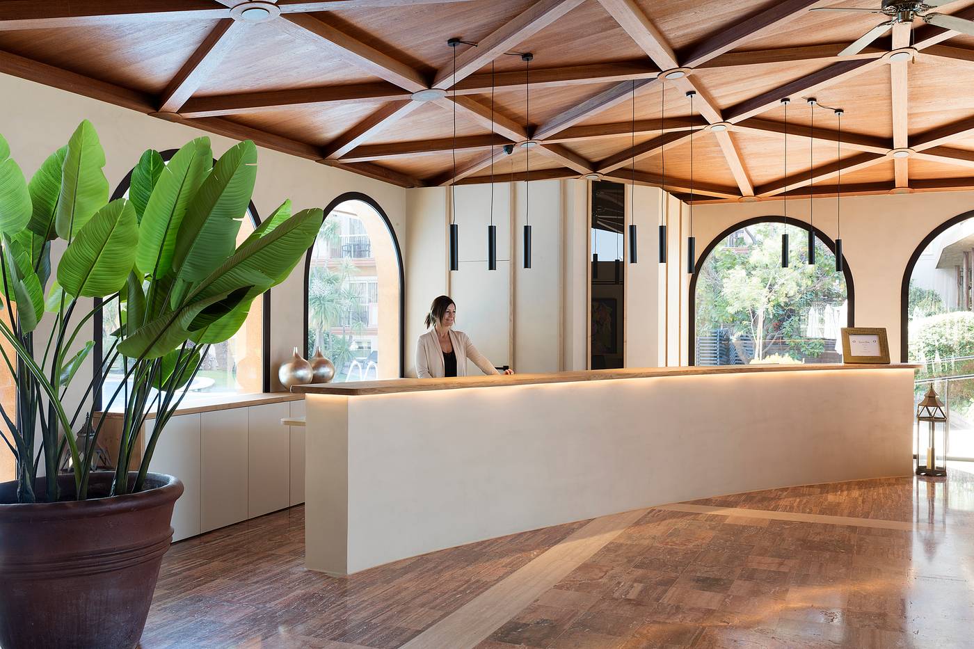Luna-Club-Lobby-37