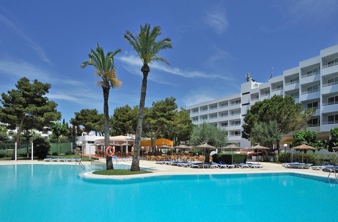 Globales-Mediterrani-Pool-1