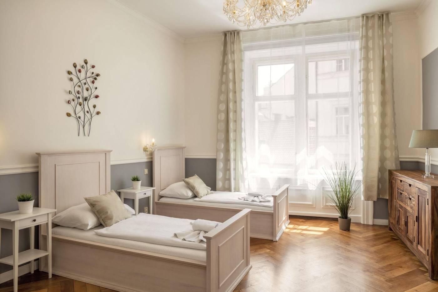 Old-Town-Square-Apartments-Room-28