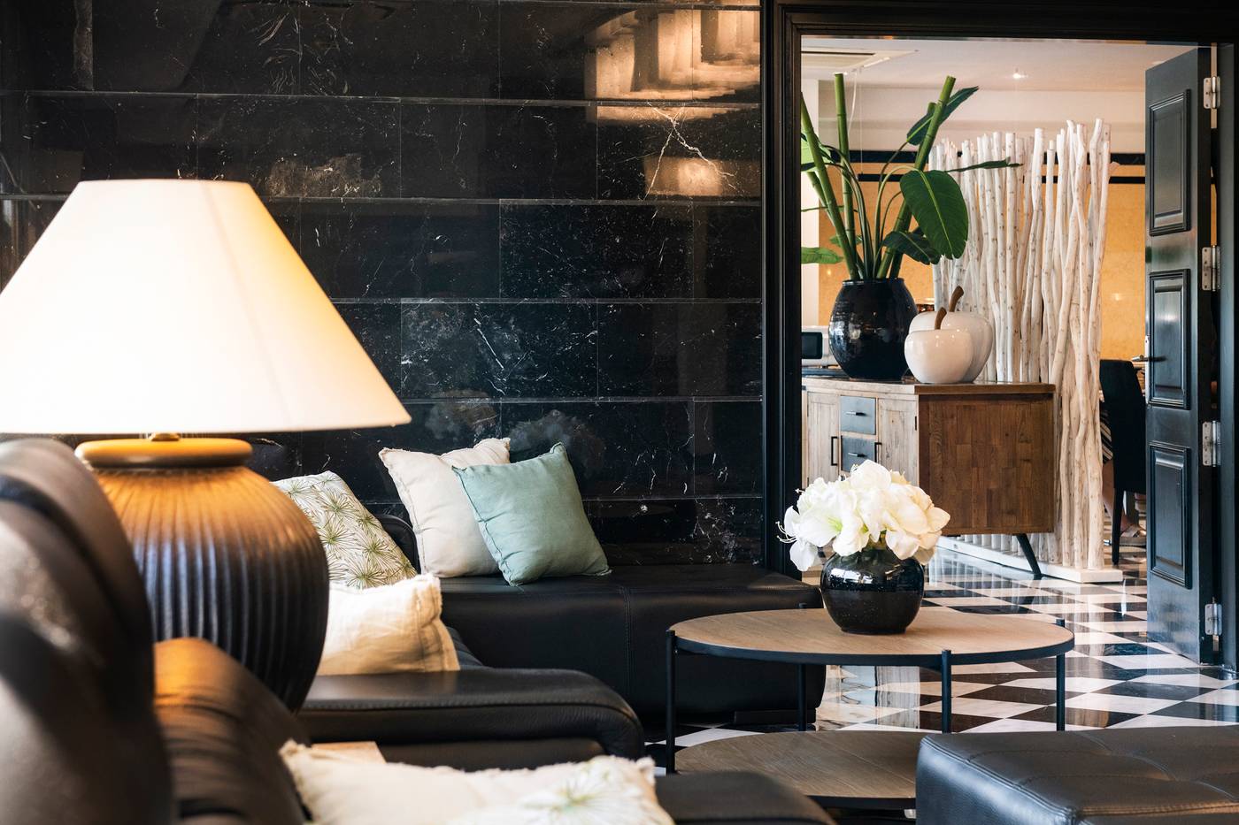 Salles-Hotel-Aeroport-de-Girona-Lobby-30