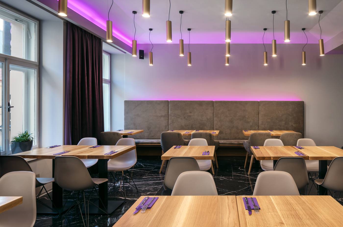 Moods-Charles-Bridge-Restaurant-10