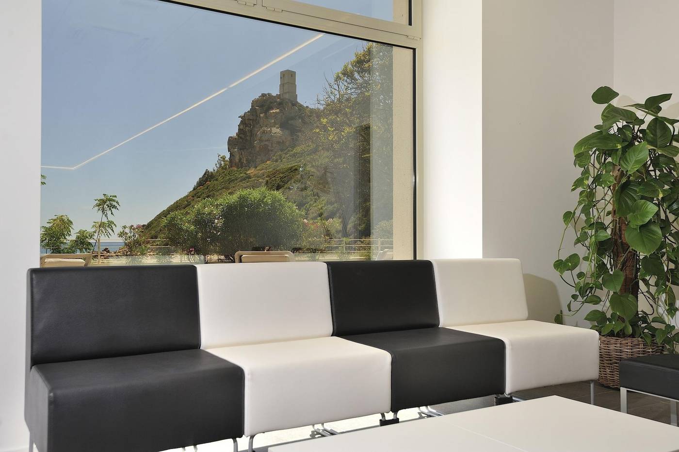 Hotel-Club-Torre-Salinas---Adults-Only-Lobby-40