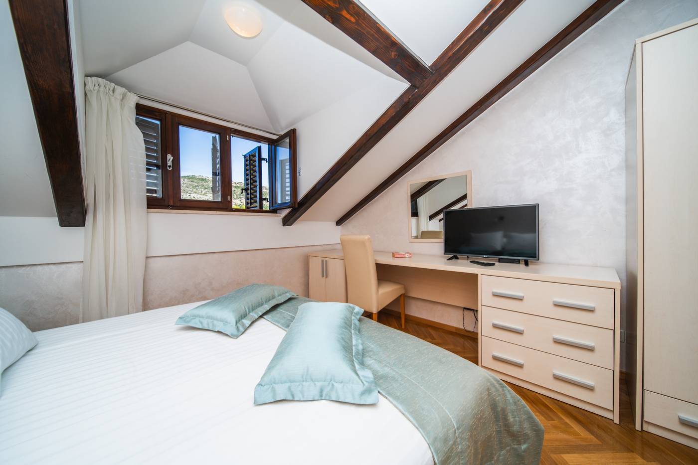 Villa-Franica-Room-21