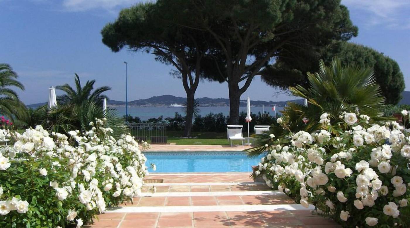 Hotel-Villa-Les-Rosiers-Pool-4