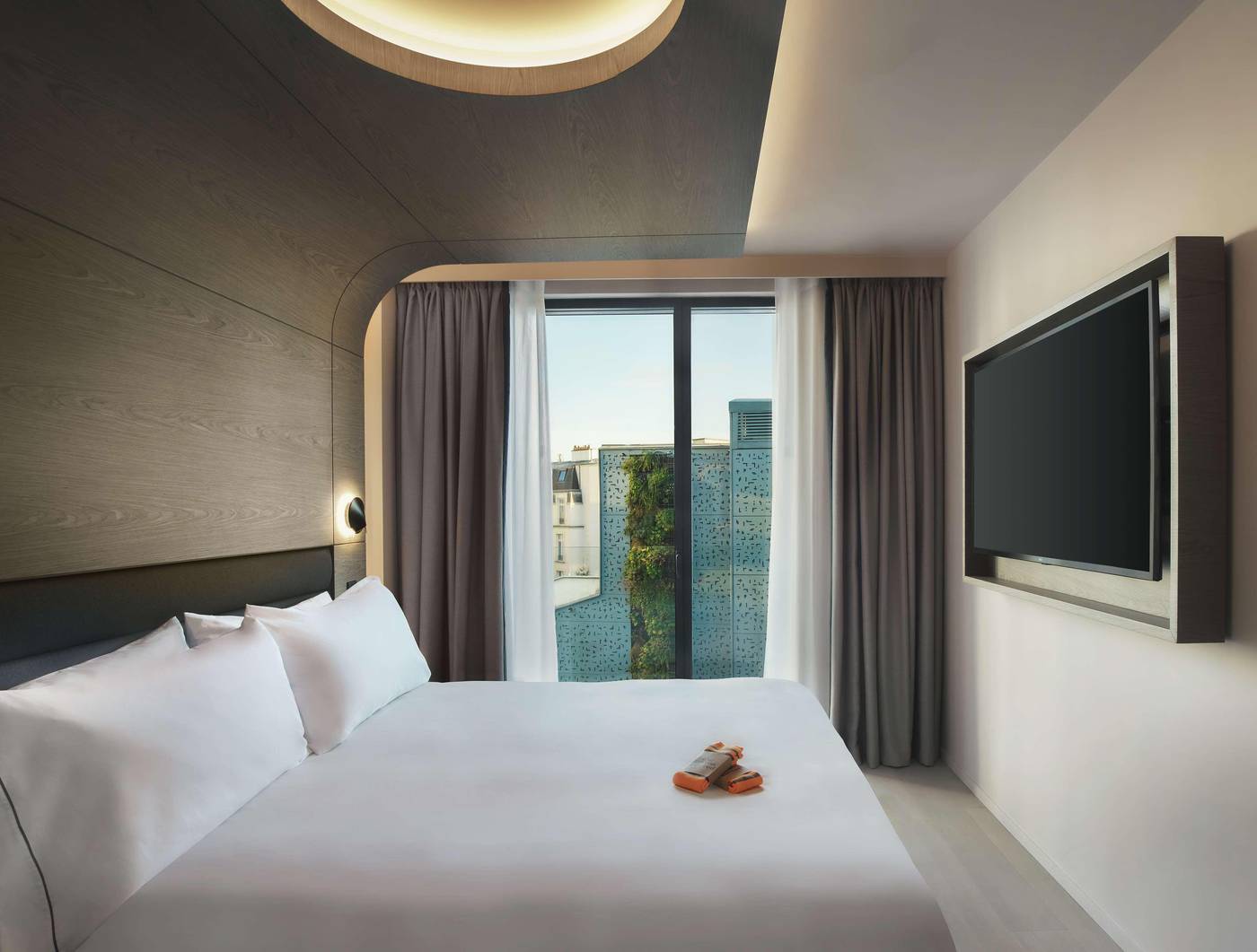 Canopy-By-Hilton-Paris-Eiffel-Tower-Room-40