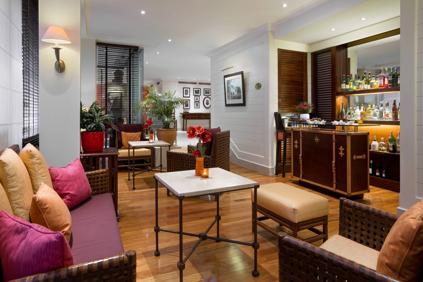 Kipling-Manotel-Bar-9