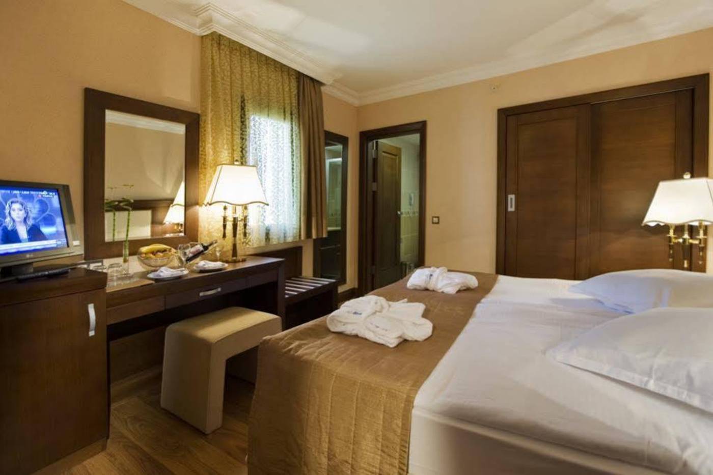 Latanya-Park-Resort-Room-17