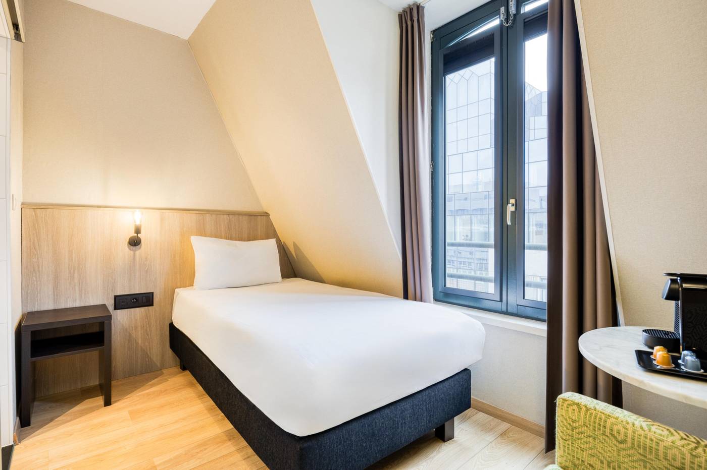 Holiday-Inn-Brussels-Schuman-Room-10
