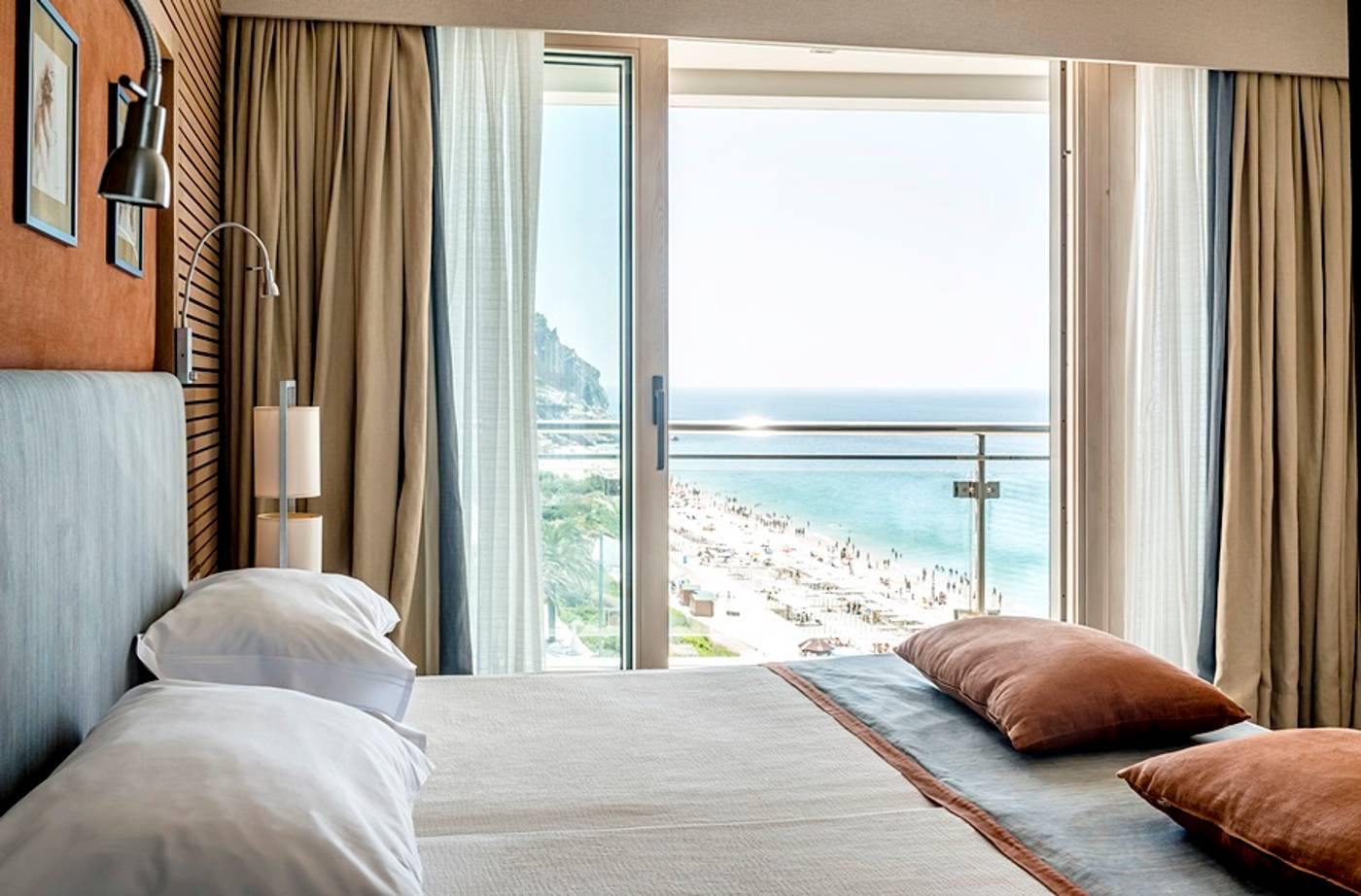 Sesimbra-Oceanfront-Hotel-Room-12