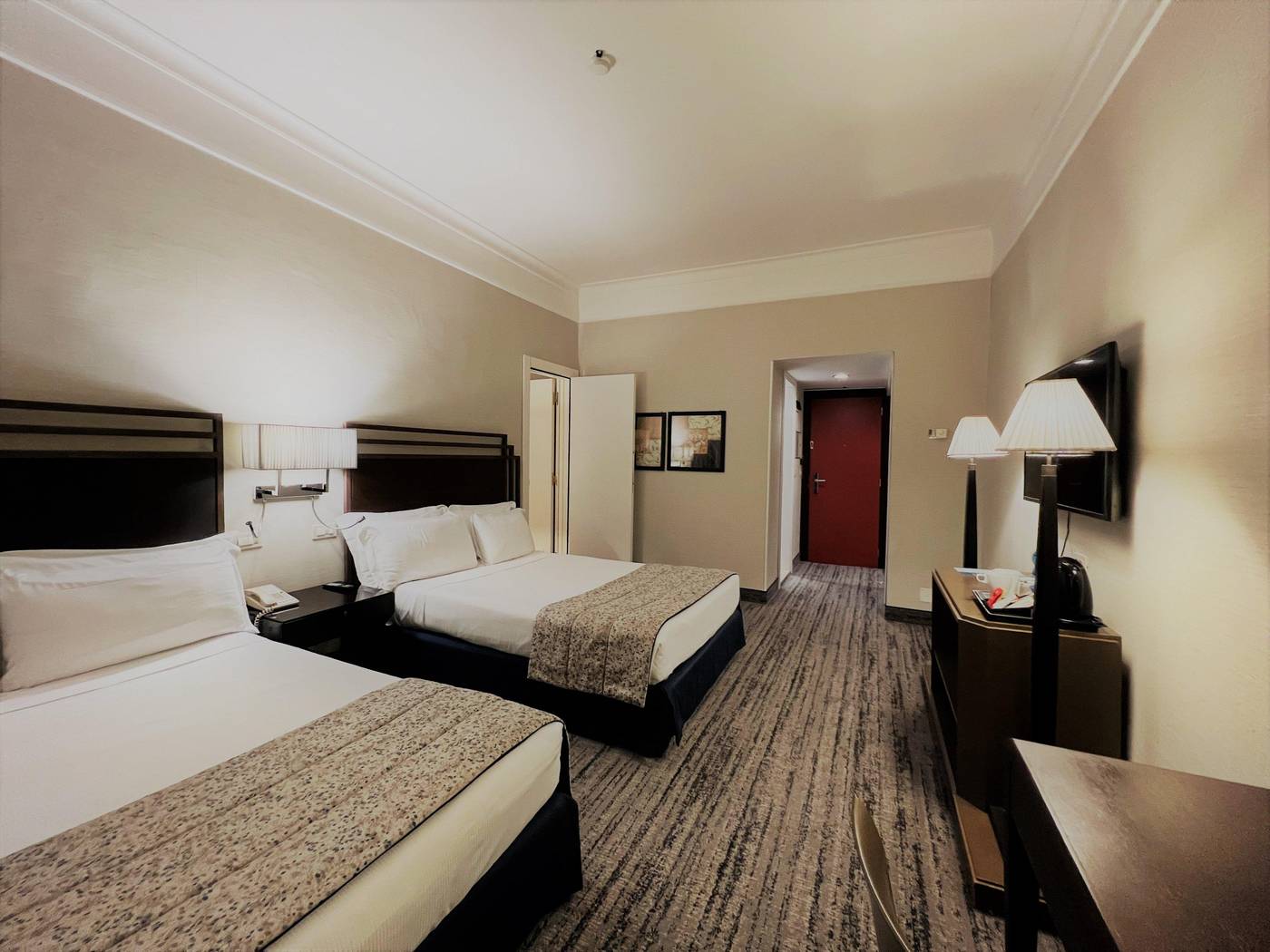 Crowne-Plaza-Rome---St--Peter-s-Room-52