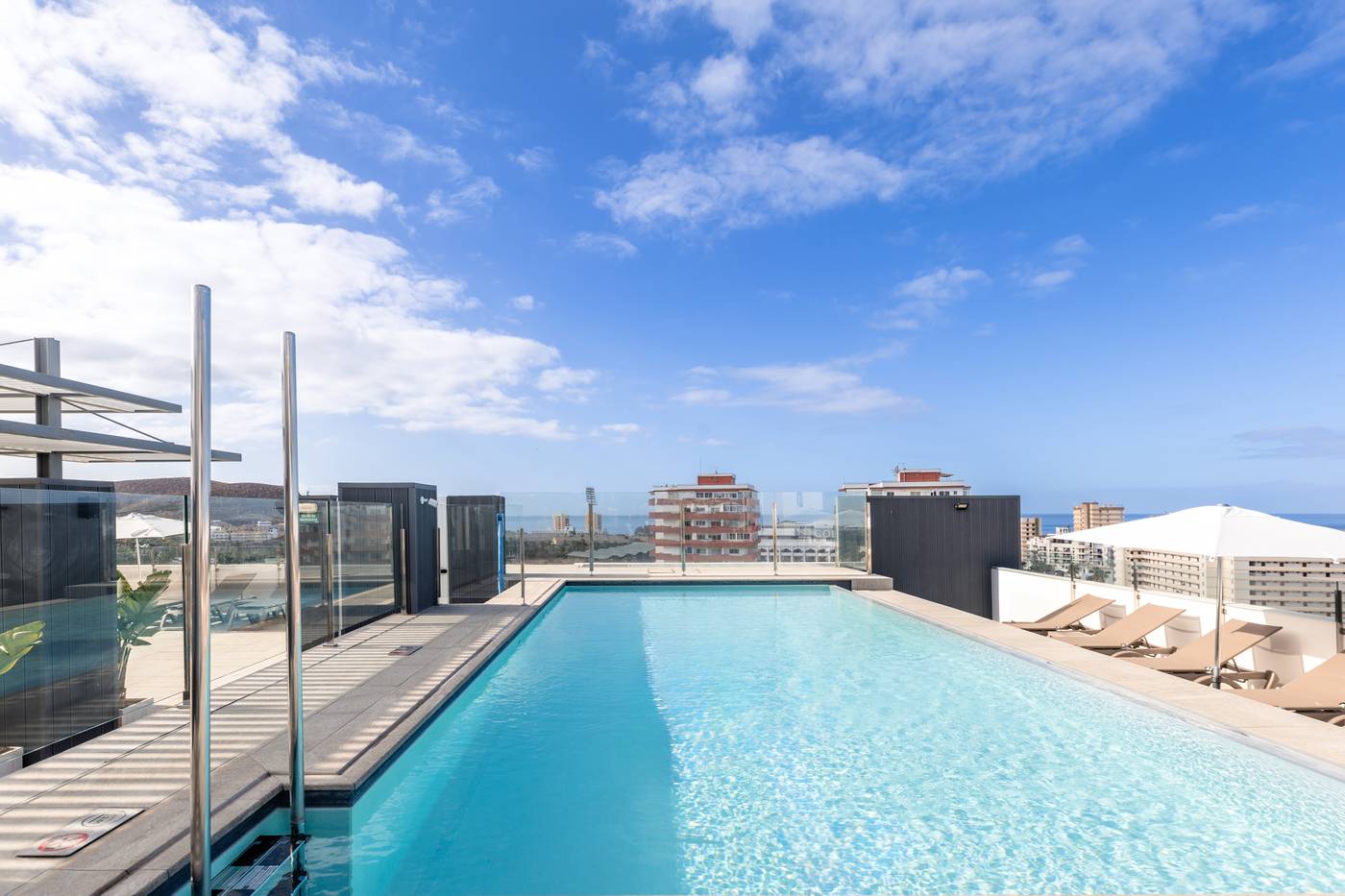 Catalonia-Oro-Negro-Pool-9